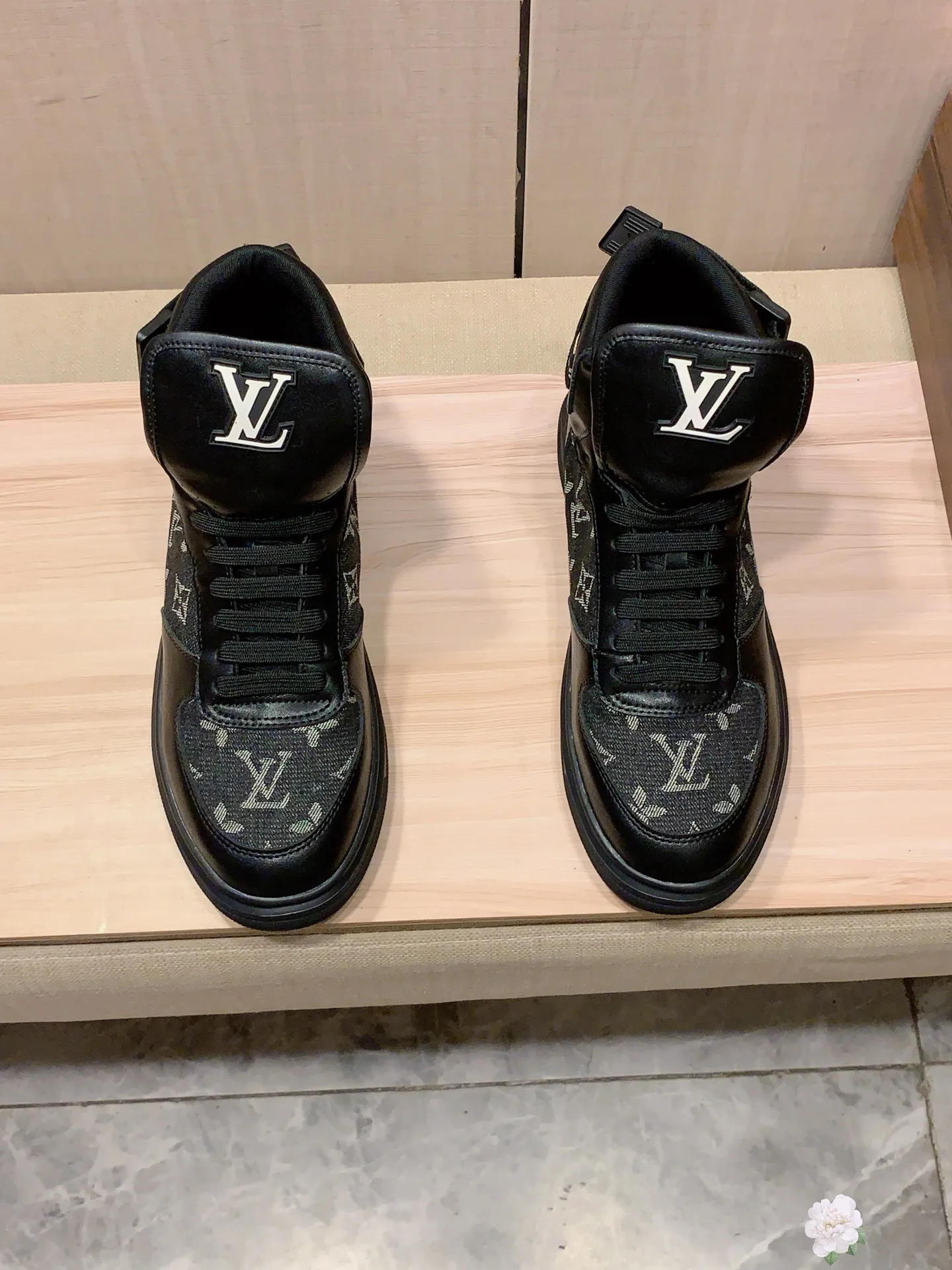 High-top men's shoes 💰442💰💰🎩🎩[Lightning][Lightning] "LV*" latest • popular casual shoes, top brand [seduce] luxury~purchase, top~quality. [Strong] The upper is made of imported breathable cowhide with fabric material ➕ Breathable sheepskin feet (•) and fine workmanship. The original stylish and stylish soft rubber wear-resistant and non-slip outsole is light and comfortable on the feet. The real thing looks better when taken in real life. 111: code: 38-44, 2️⃣ colors selected